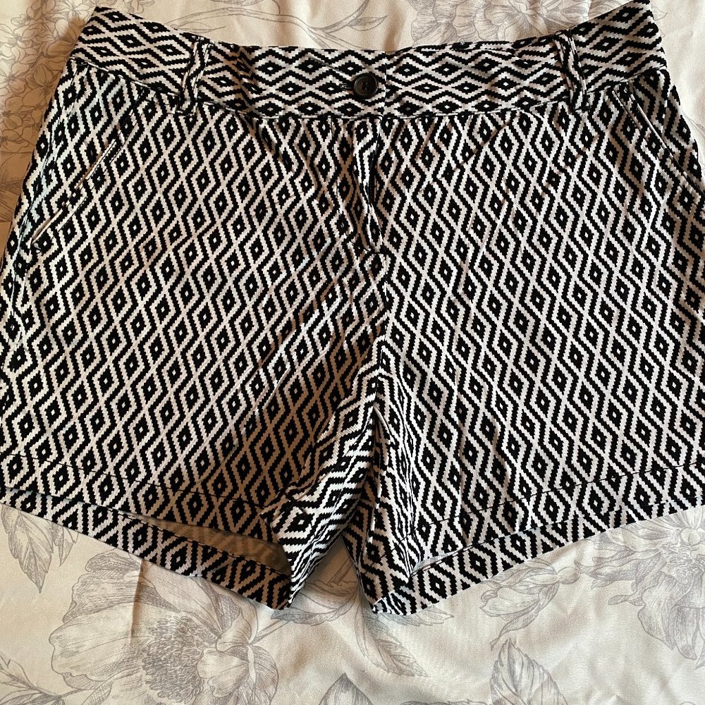 Ladies Dress Barn Black and White print shorts